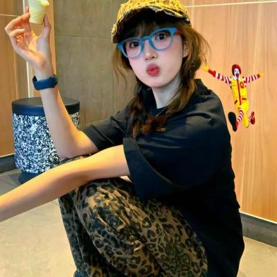 女玩家喜迎春