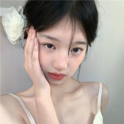 看她轻轻的飞起